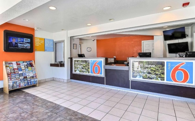 photo 2 of Motel 6-Oakland, CA - Airport