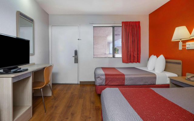 photo 2 of Motel 6 Oceanside, CA