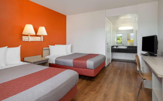 photo 4 of Motel 6 Oceanside, CA