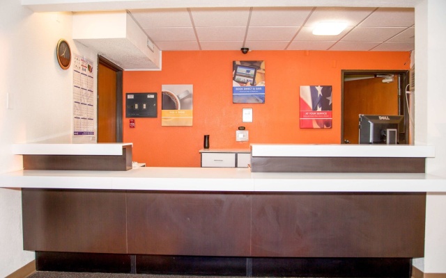 photo 2 of Motel 6 Omaha, NE