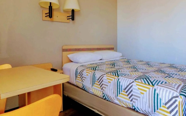 photo 2 of Motel 6 Ontario, OR
