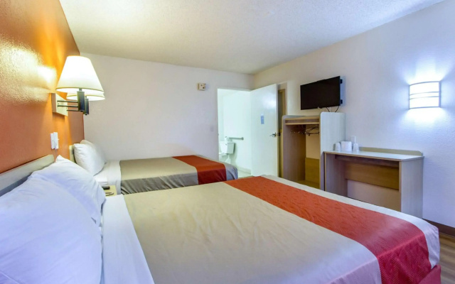 photo 4 of Motel 6 Phoenix, AZ - Airport - 24th Street
