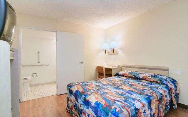 photo 3 of Motel 6 Tempe, AZ - Broadway - ASU