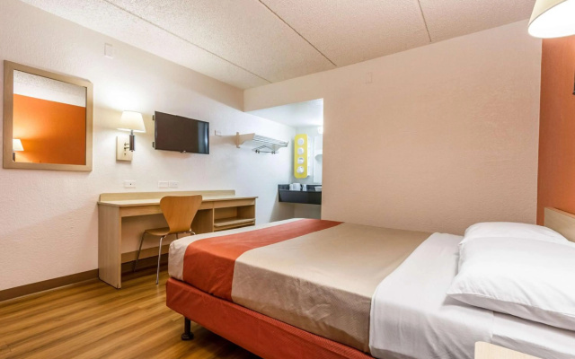 photo 3 of Motel 6 Tempe, AZ – Phoenix Airport – Priest Dr