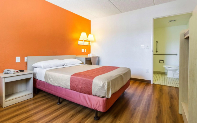 photo 4 of Motel 6 Tempe, AZ – Phoenix Airport – Priest Dr