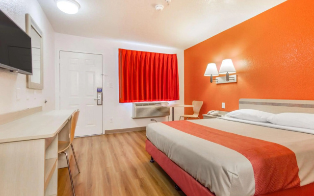 photo 4 of Motel 6 Phoenix, AZ - West