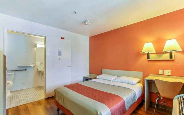 photo 3 of Motel 6 Pinole, CA