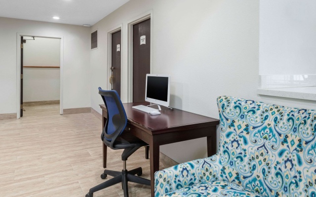 photo 5 of Quality Inn Coraopolis - Pittsburgh Airport