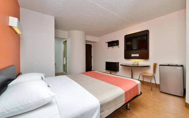 photo 5 of Motel 6 Plano, TX - West - Frisco