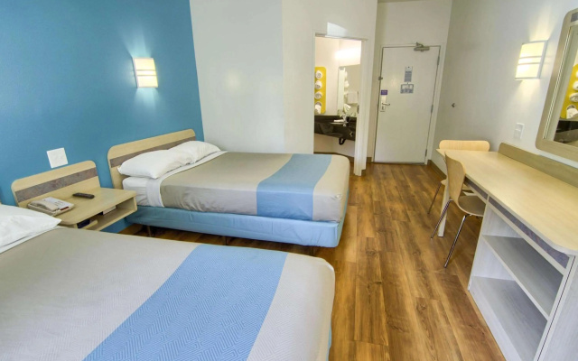 photo 3 of Motel 6 Portsmouth, NH