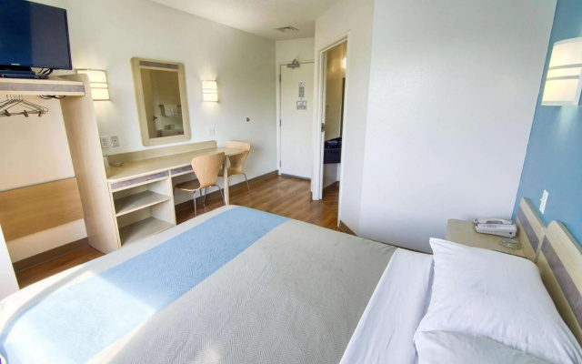 photo 5 of Motel 6 Portsmouth, NH