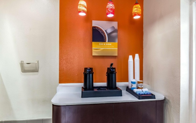 photo 2 of Motel 6 Raleigh NC Cary