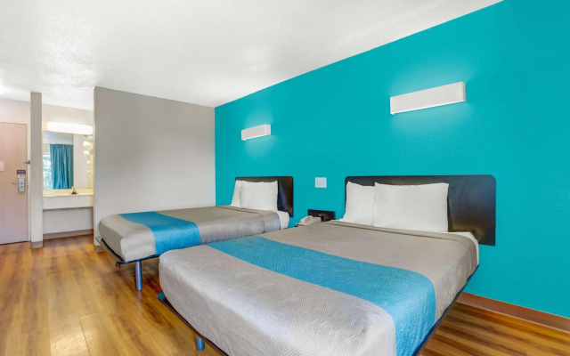 photo 2 of Motel 6 Raleigh, NC - North