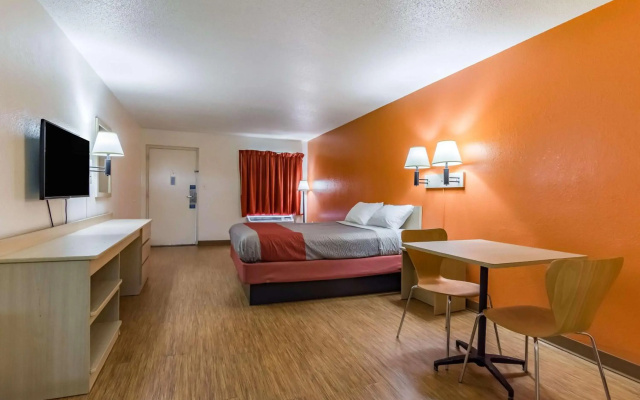 photo 2 of Motel 6 Raleigh, NC - Cary