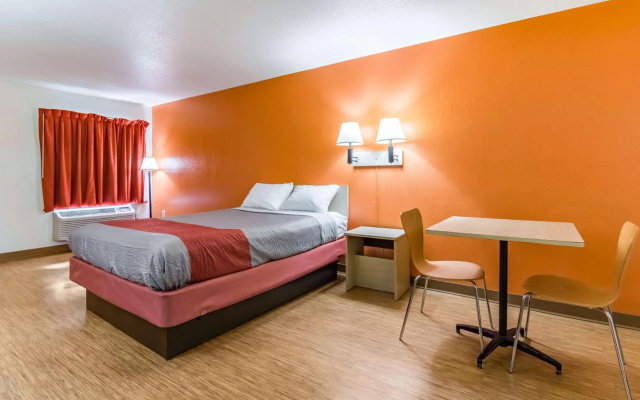 photo 4 of Motel 6 Raleigh, NC - Cary
