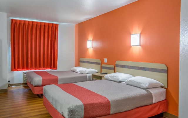 photo 5 of Motel 6 Redmond, OR