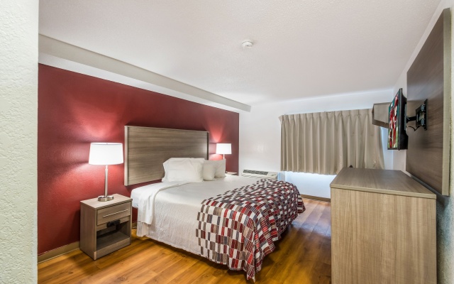 photo 2 of Red Roof Inn Rochester – Airport
