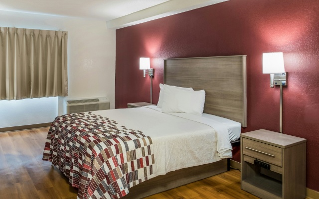 photo 4 of Red Roof Inn Rochester – Airport