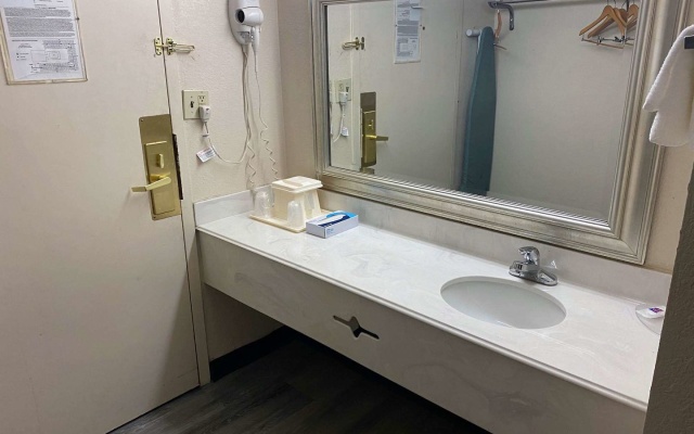 photo 5 of Motel 6 Rochester, NY - Airport