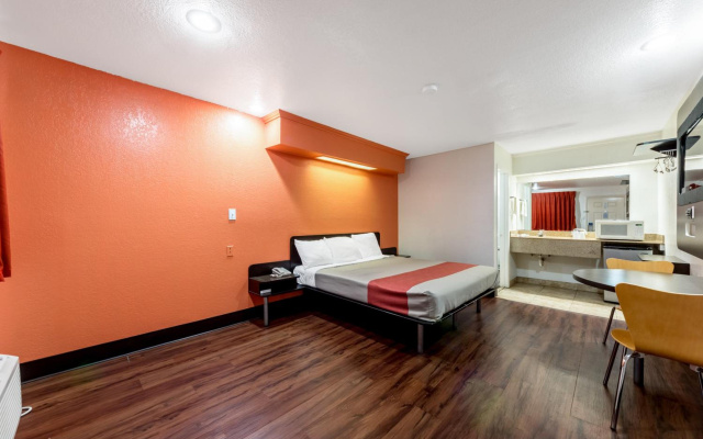 photo 3 of Motel 6 San Antonio, Tx - Frost Bank Center
