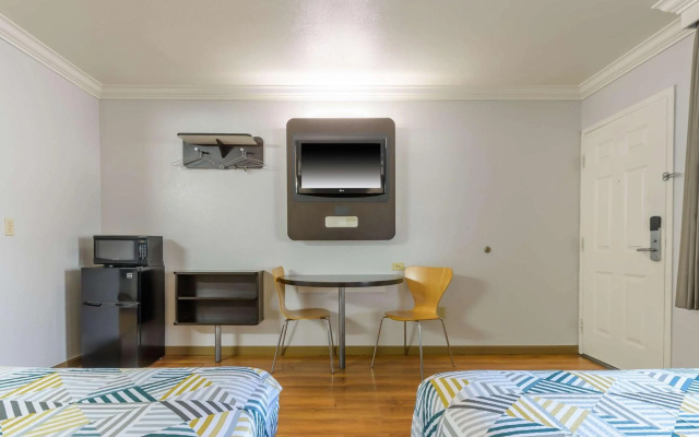photo 3 of Motel 6 San Jose, CA - Convention Center