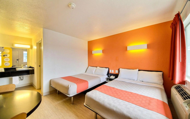photo 4 of Motel 6 San Marcos, TX