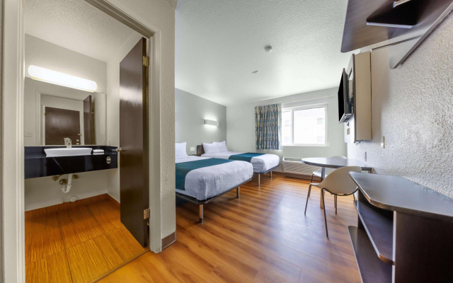 photo 3 of Motel 6 Seattle, WA - Sea-Tac Airport South