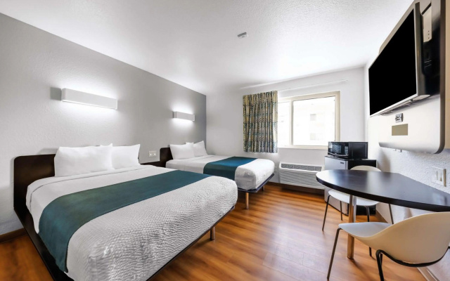 photo 4 of Motel 6 Seattle, WA - Sea-Tac Airport South