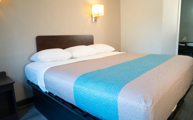 photo 3 of Motel 6 Caseyville, IL - Caseyville Il