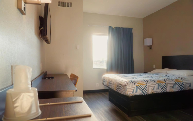 photo 5 of Motel 6 Caseyville, IL - Caseyville Il