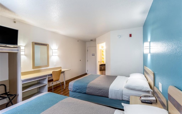 photo 5 of Motel 6 St Louis South