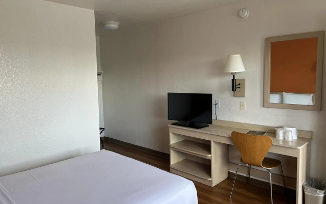 photo 4 of Motel 6 Stanton, CA - Anaheim West
