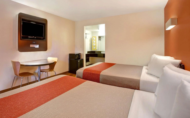 photo 2 of Motel 6 Sunnyvale, CA - North