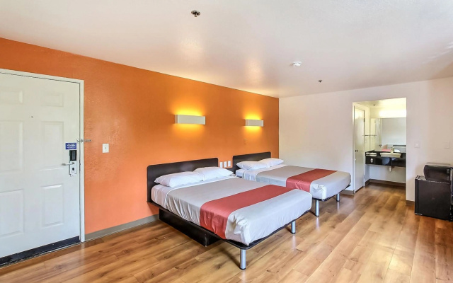 photo 4 of Motel 6 Sunnyvale, CA - North