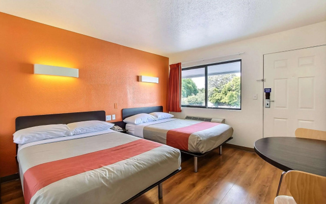 photo 3 of Motel 6 Sunnyvale, CA - South