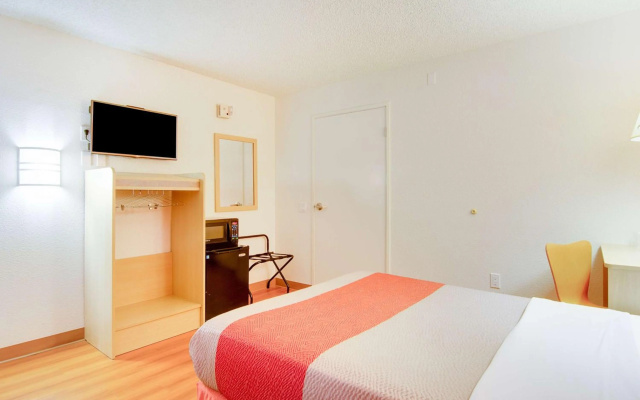photo 4 of Motel 6 Tacoma, WA - Fife