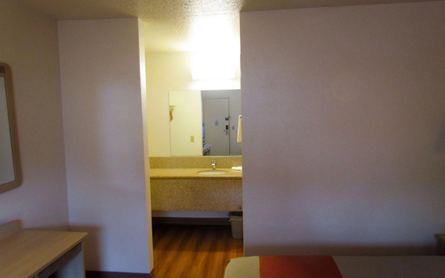 photo 3 of Motel 6 Vancouver, WA