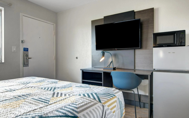 photo 5 of Motel 6 Venice, FL