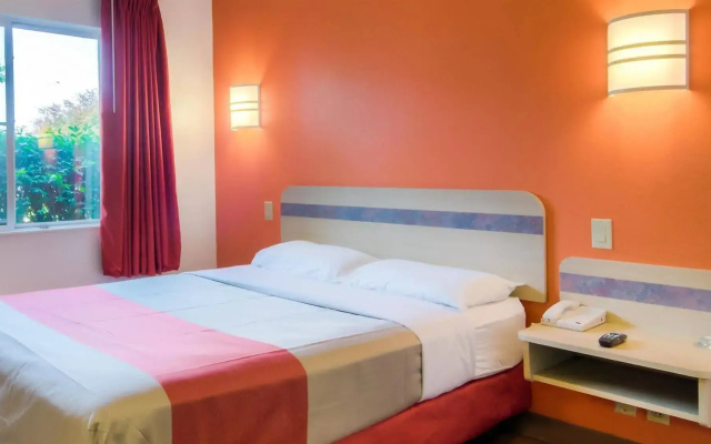 photo 3 of Motel 6 Washington DC Convention Center