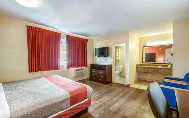 photo 4 of Motel 6 Washington DC Convention Center
