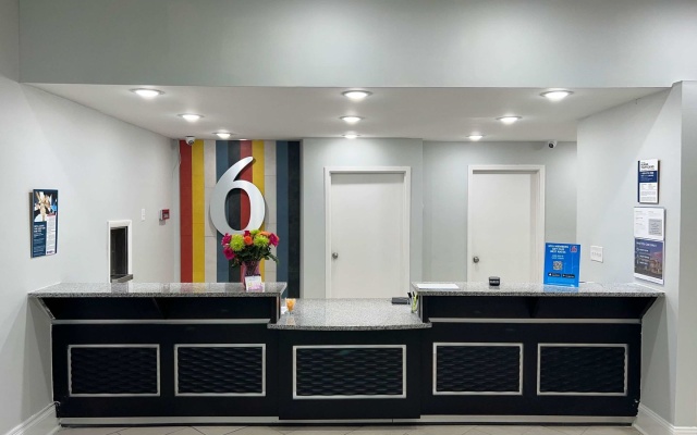 photo 2 of Motel 6 West Columbia, SC - Airport