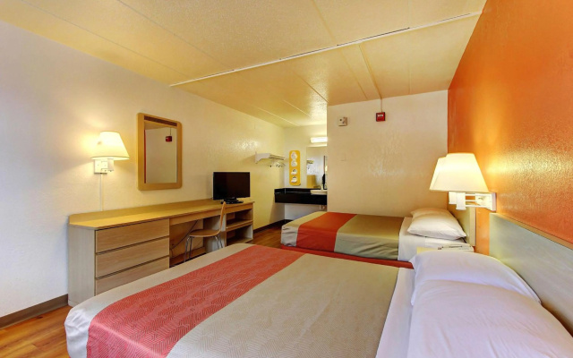 photo 4 of Motel 6 York, PA