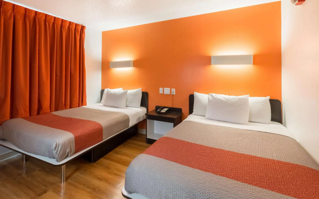 photo 3 of Motel 6 Irving, TX - DFW Airport North