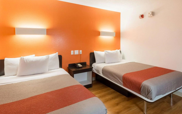 photo 4 of Motel 6 Irving, TX - DFW Airport North