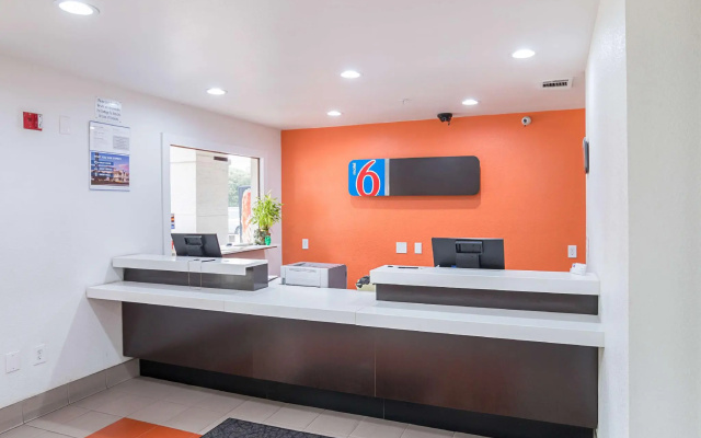 photo 2 of Motel 6 Grand Prairie