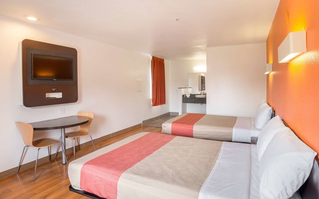 photo 3 of Motel 6 Grand Prairie