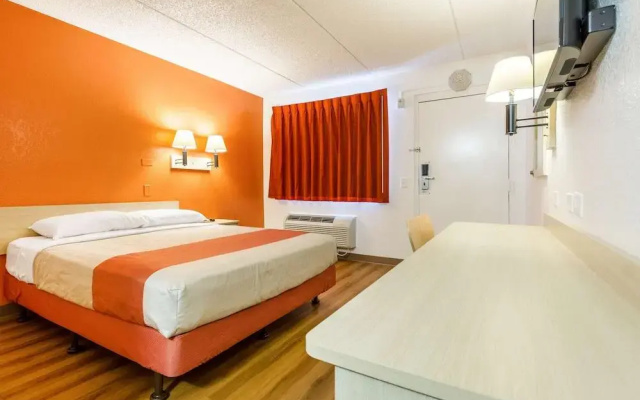photo 4 of Motel 6 Tempe, Az – Phoenix Airport – Priest Dr