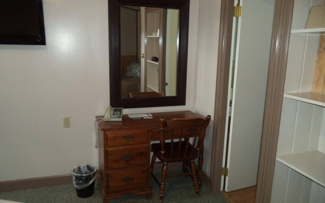 photo 5 of Mount Blue Motel
