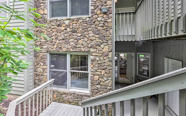 photo 5 of Blue Ridge Mtn Views: Condo w/ Furnished Balcony