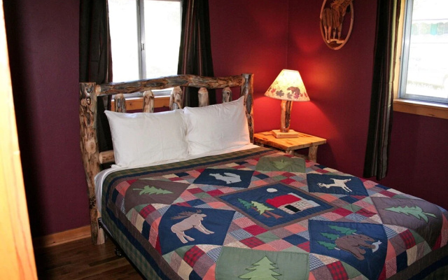 photo 3 of Mountain Pine Cabin by Rocky Mountain Resorts- #20-ncd0296